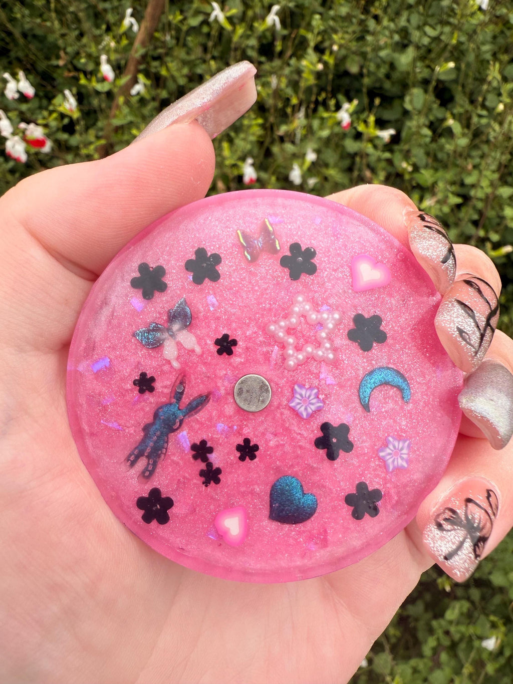 Kawaii Pink Resin Nail Tip Stand: Magnetic Display for Nail Art