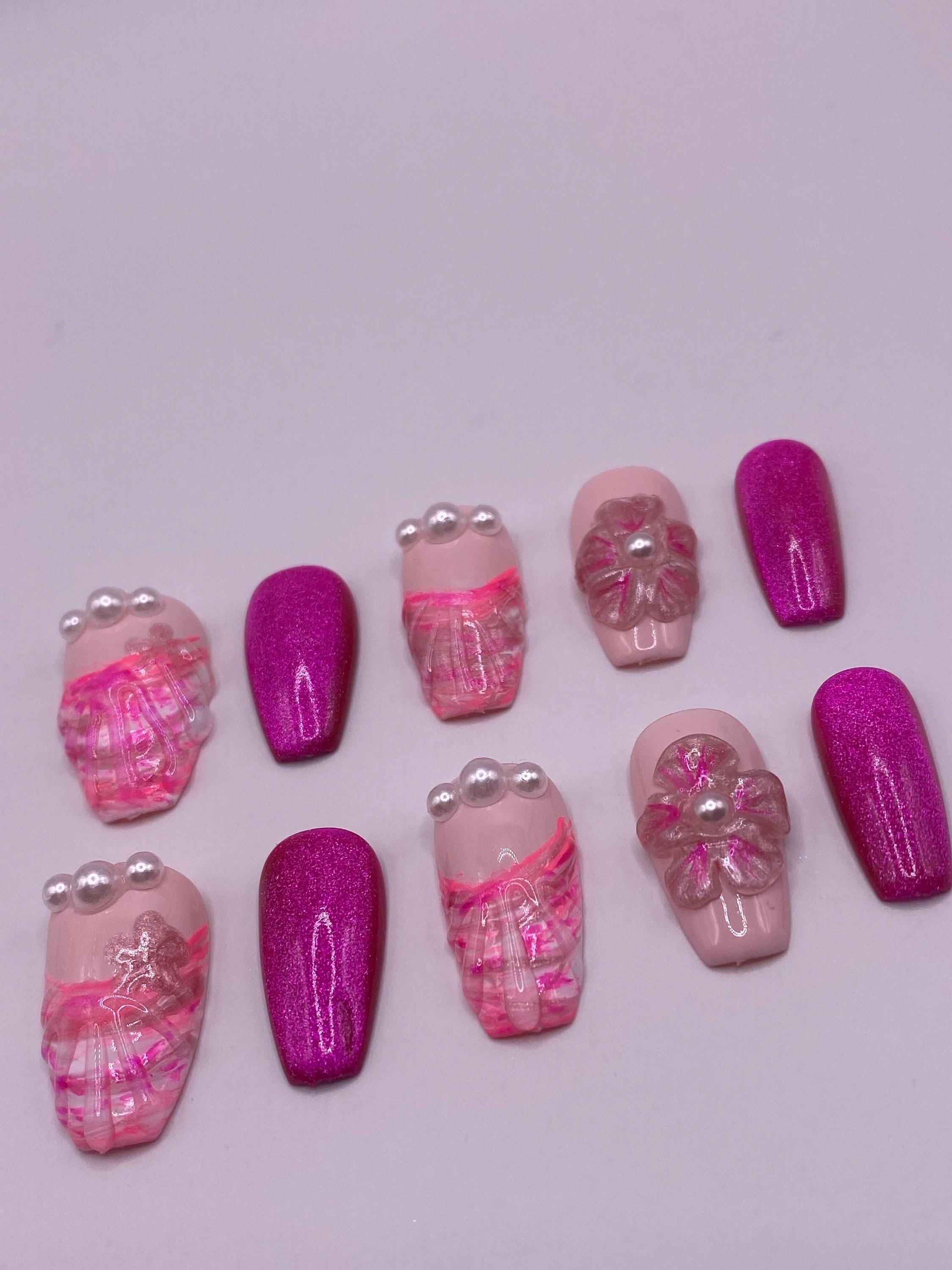 Spring flowers press on nails - Floral fake nails - spring nail art set - reusable handmade nails - soft pink press on - gift for her - 3d