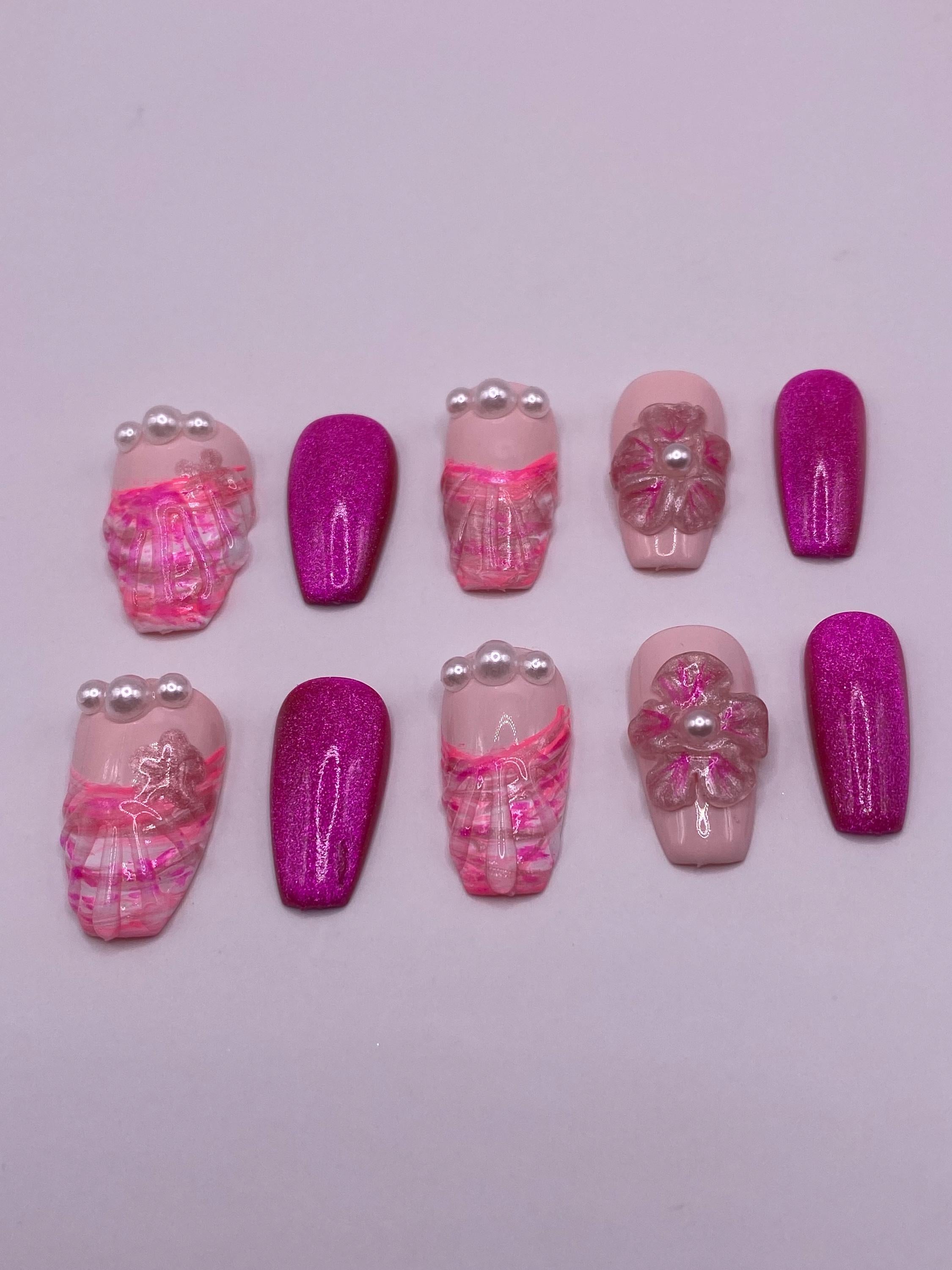 Spring flowers press on nails - Floral fake nails - spring nail art set - reusable handmade nails - soft pink press on - gift for her - 3d